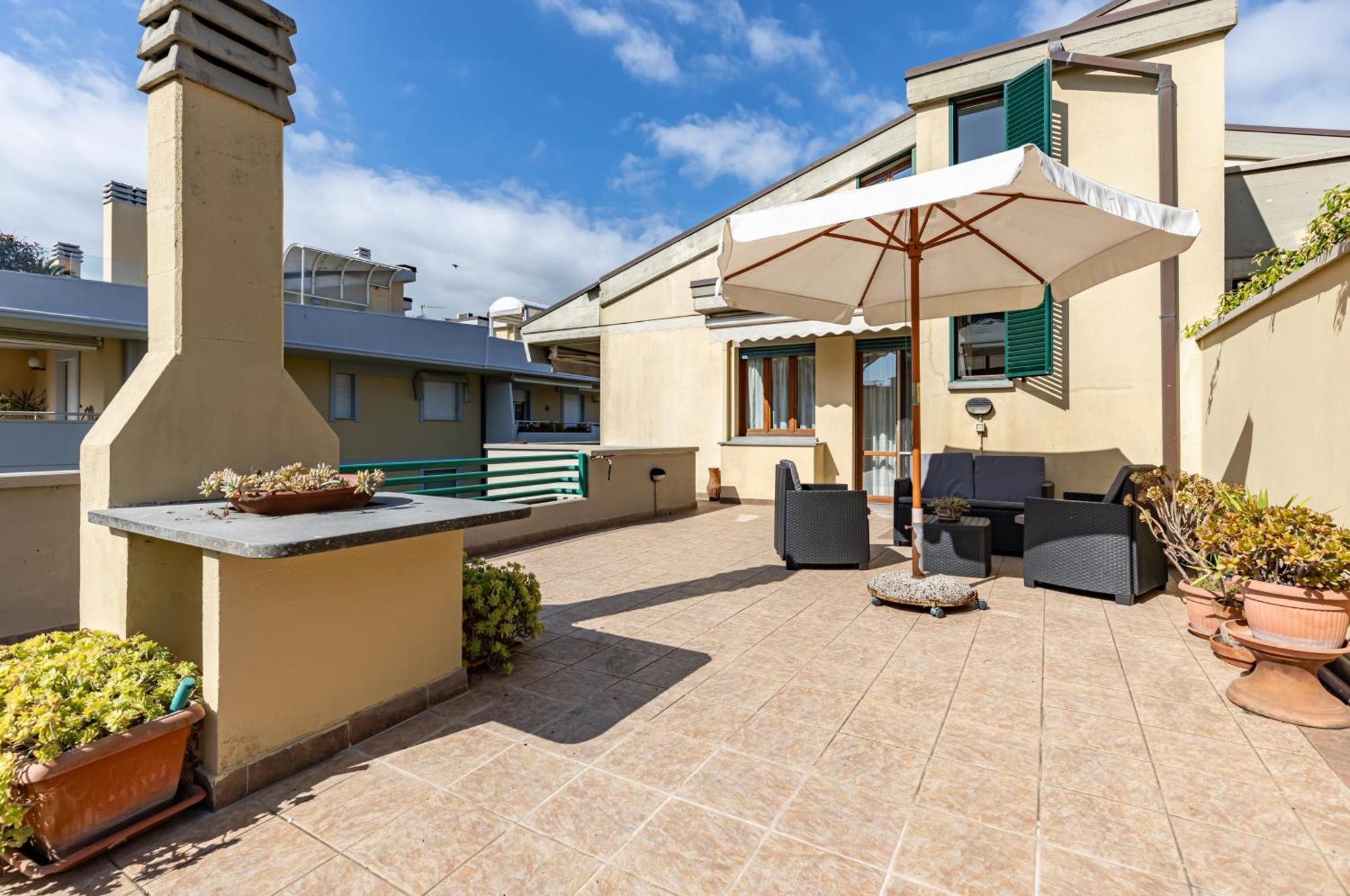 Two-Levels Apartment With Terrace And Parking В'яреджо Екстер'єр фото