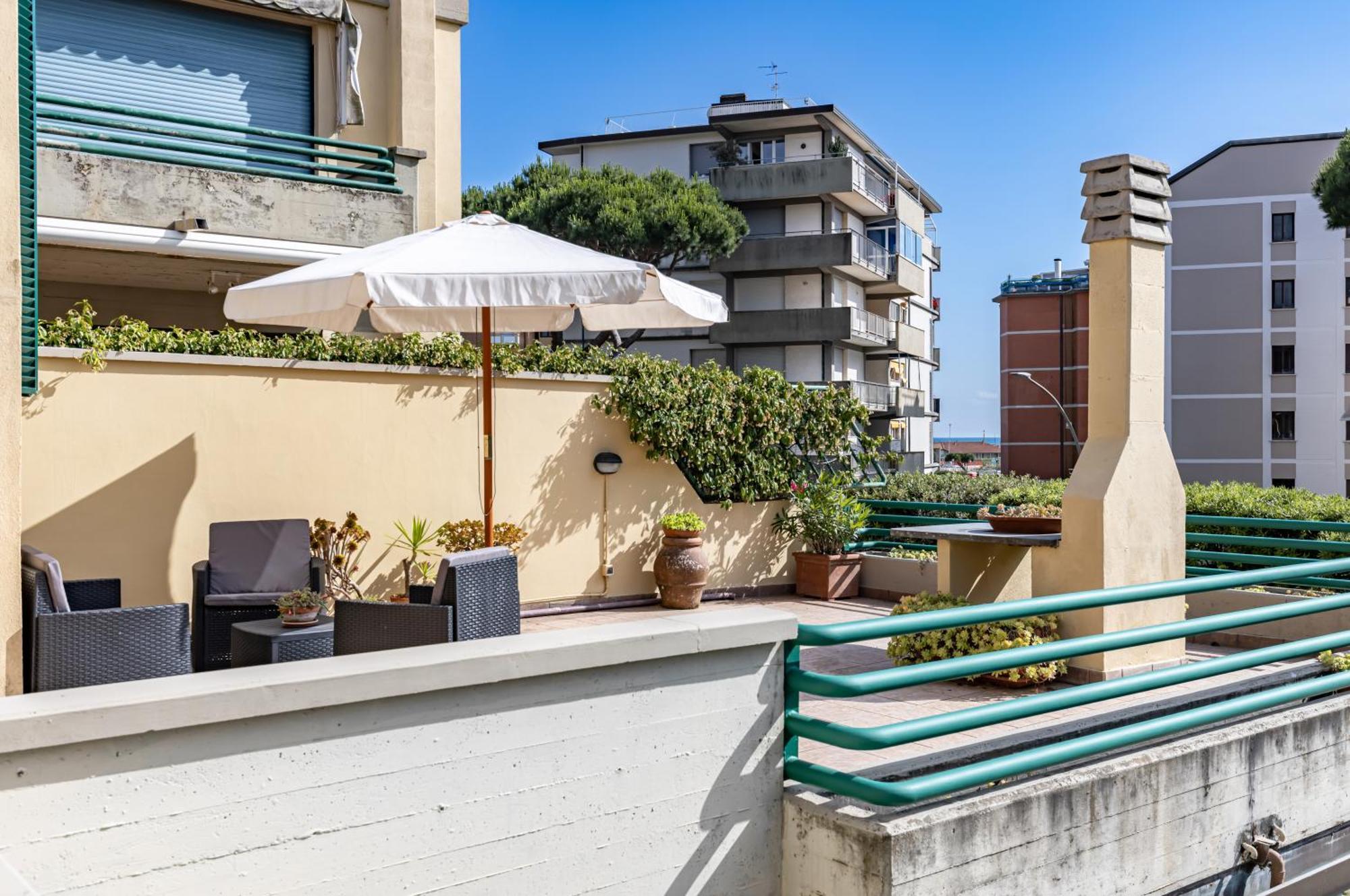 Two-Levels Apartment With Terrace And Parking В'яреджо Екстер'єр фото